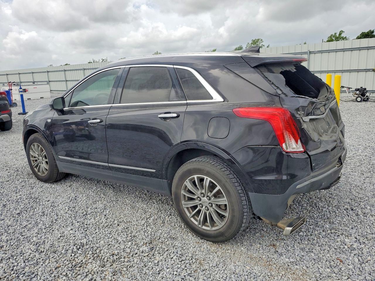 2017 Cadillac Xt5 Luxury - Image 2