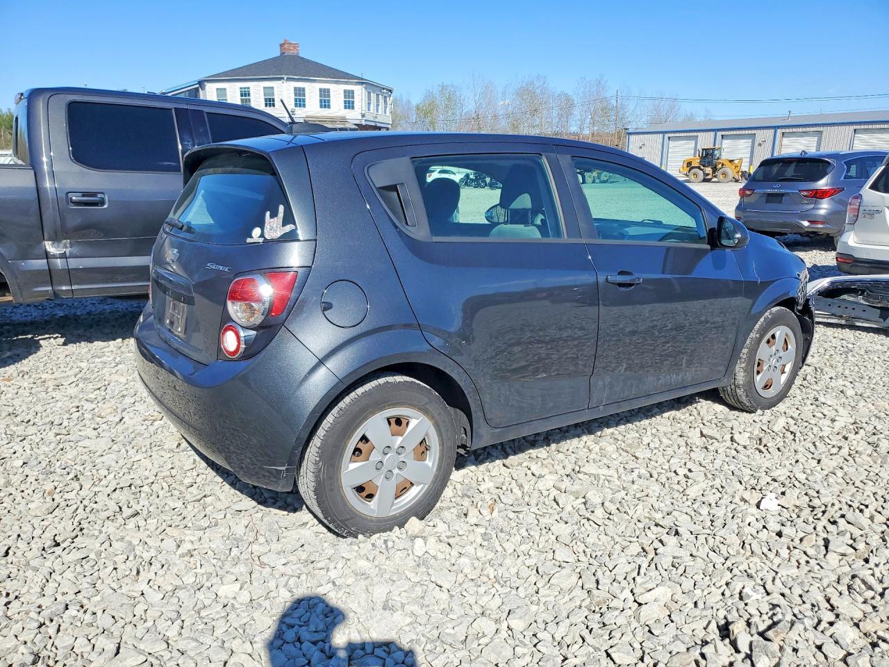 2016 Chevrolet Sonic Ls - Image 3