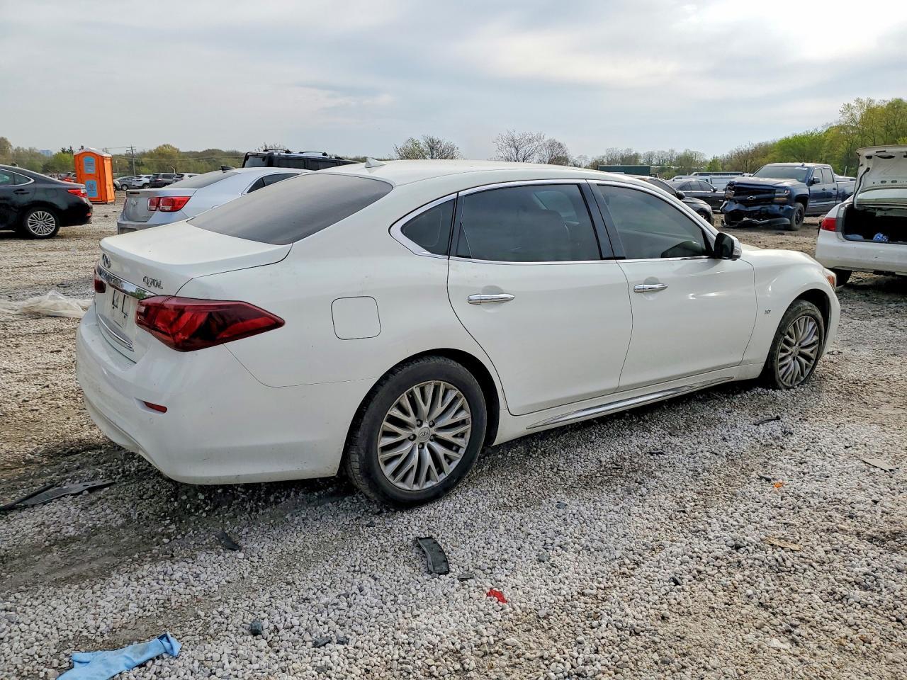 2015 Infiniti Q70L 3.7 - Фото 3