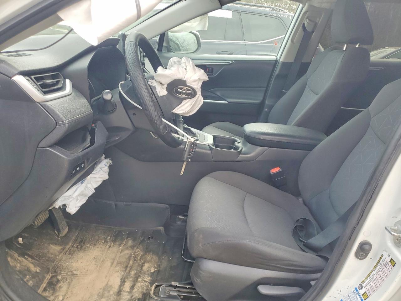 2020 Toyota Rav4 Le - Image 7