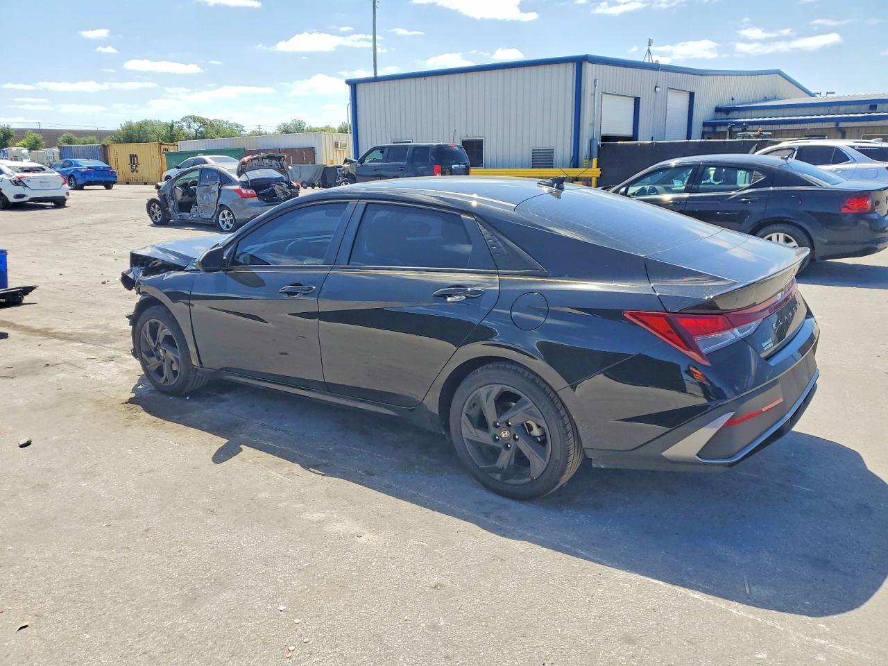 2026 Hyundai Elantra Sel Sport - Image 2