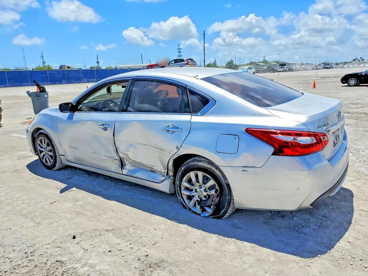 2016 Nissan Altima 2.5 S - Фото 2