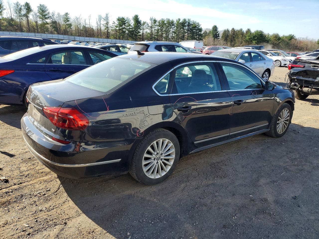 2017 Volkswagen Passat - Фото 3