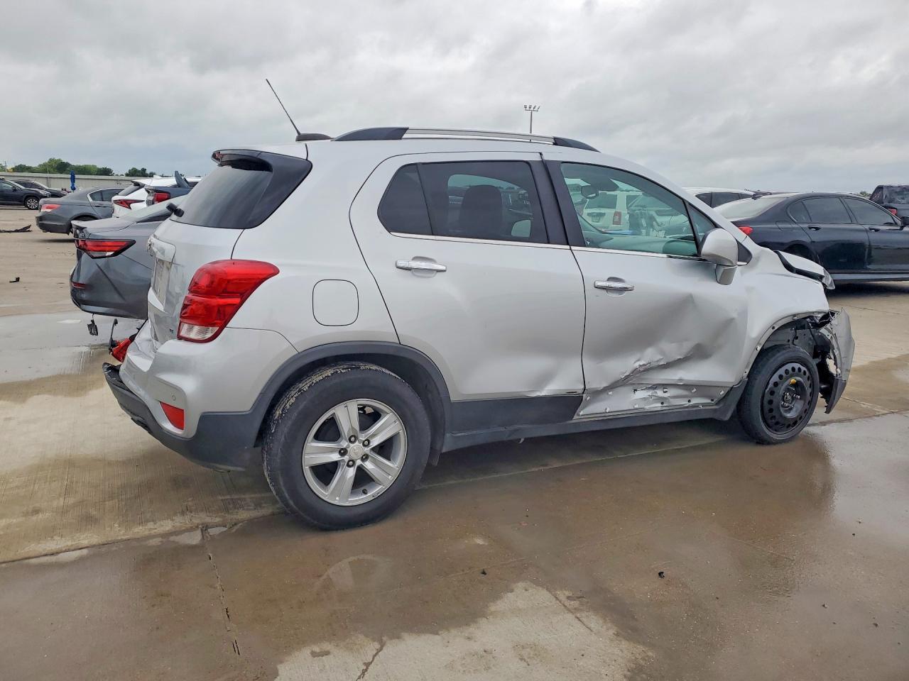 2020 Chevrolet Trax - Image 3