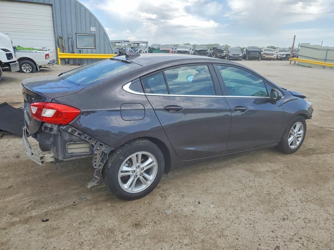 2016 Chevrolet Cruze Lt - Image 3