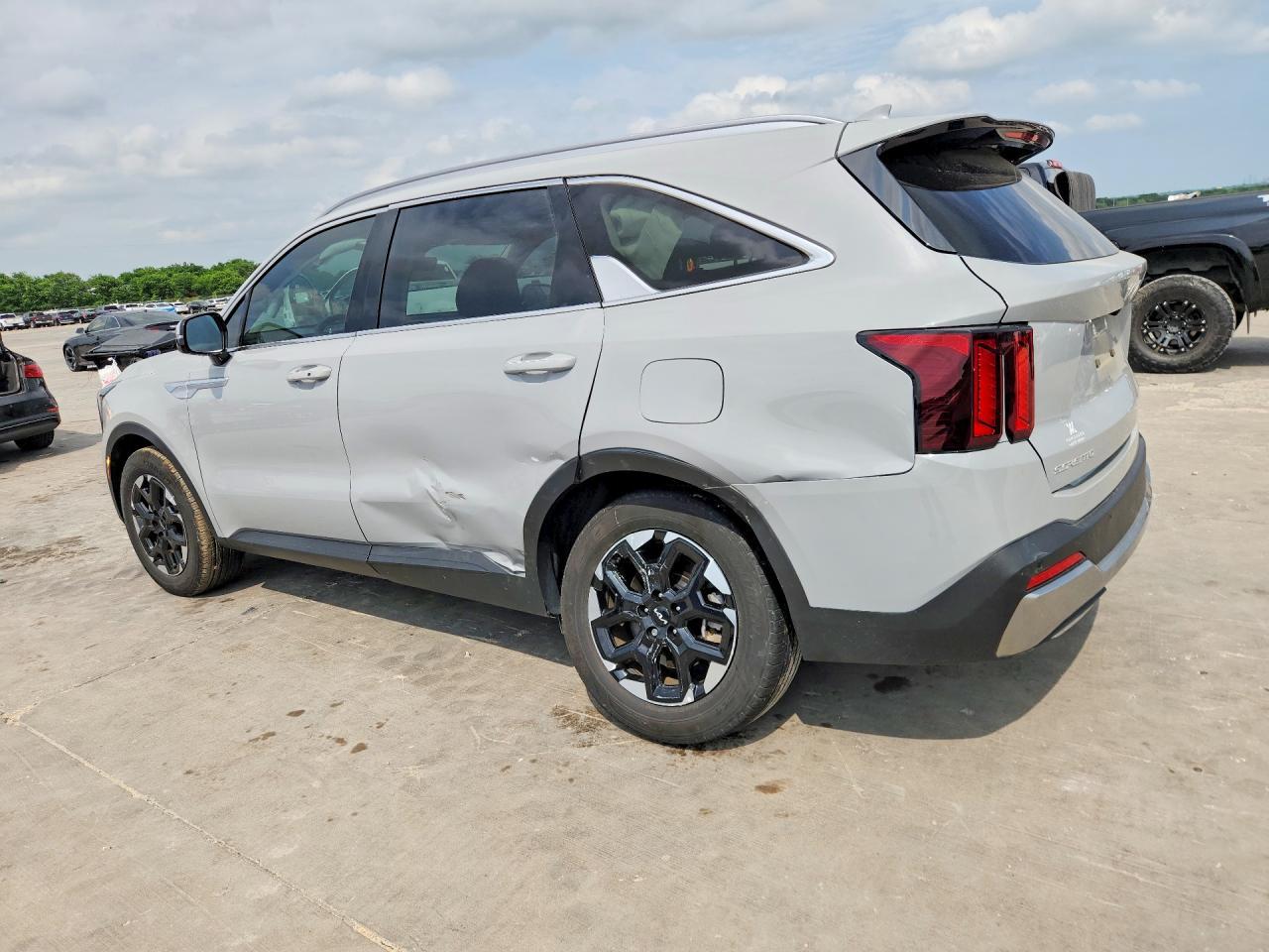 2025 Kia Sorento S - Фото 2