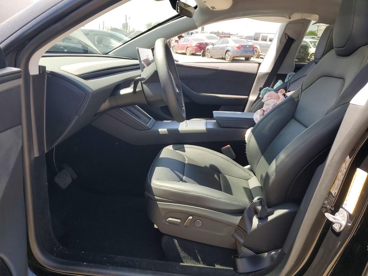 2026 Tesla Model Y - Фото 7