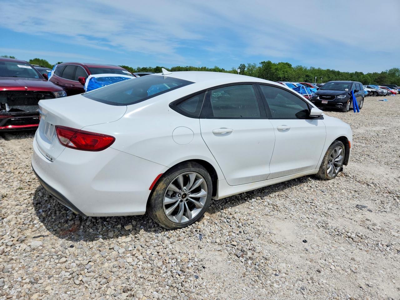 2015 Chrysler 200 S - Фото 3