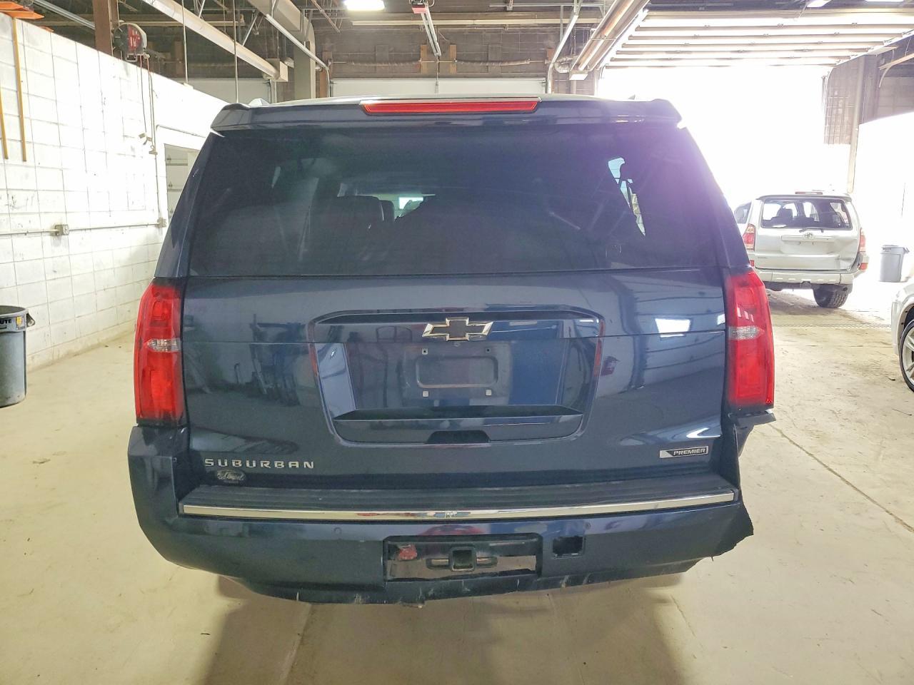 2017 Chevrolet Suburban C1500 Premier - Фото 6