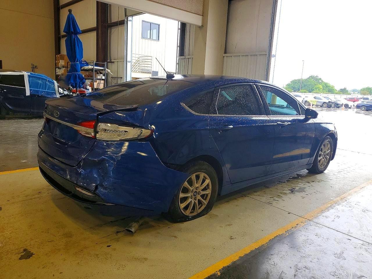 2017 Ford Fusion S - Фото 3