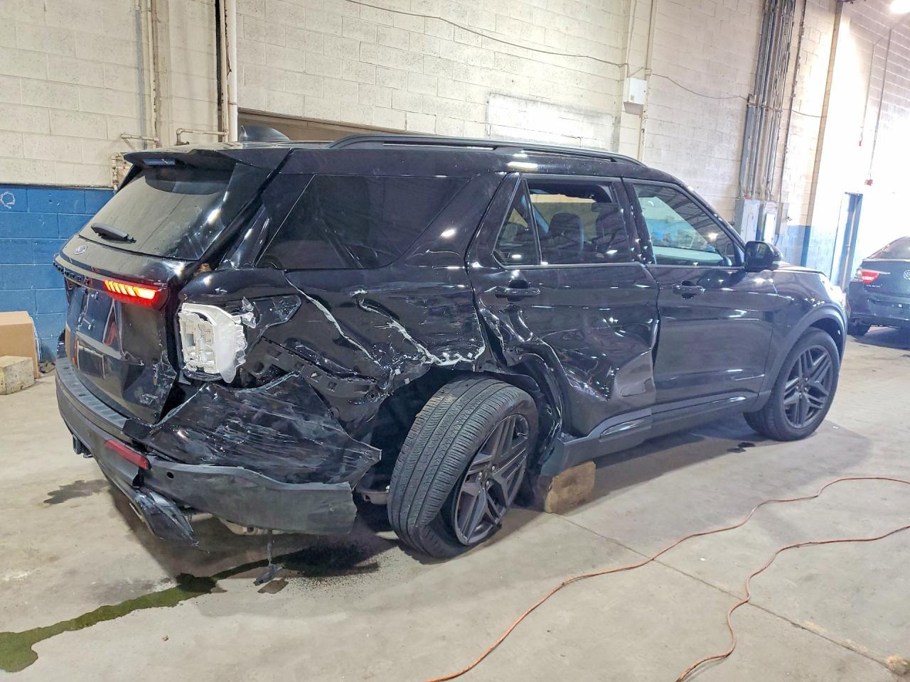2025 Ford Explorer St - Фото 3