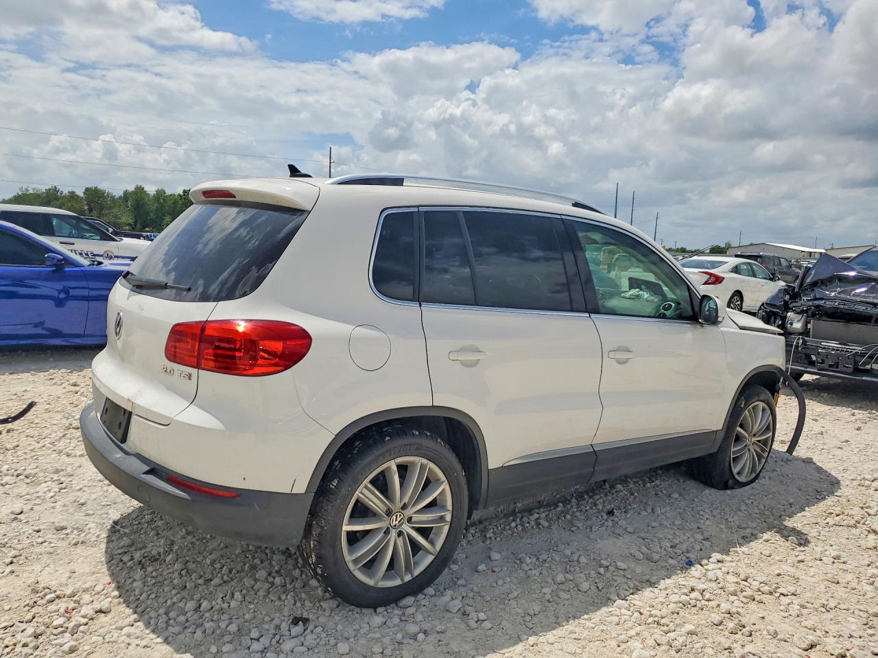 2013 Volkswagen Tiguan S - Фото 3