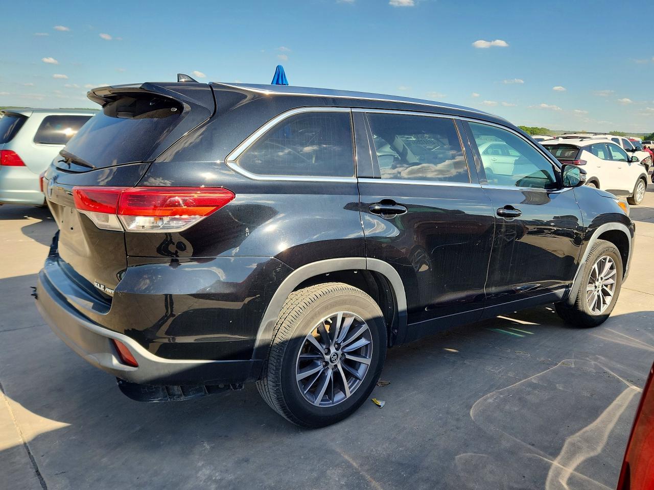 2019 Toyota Highlander Xle - Image 3