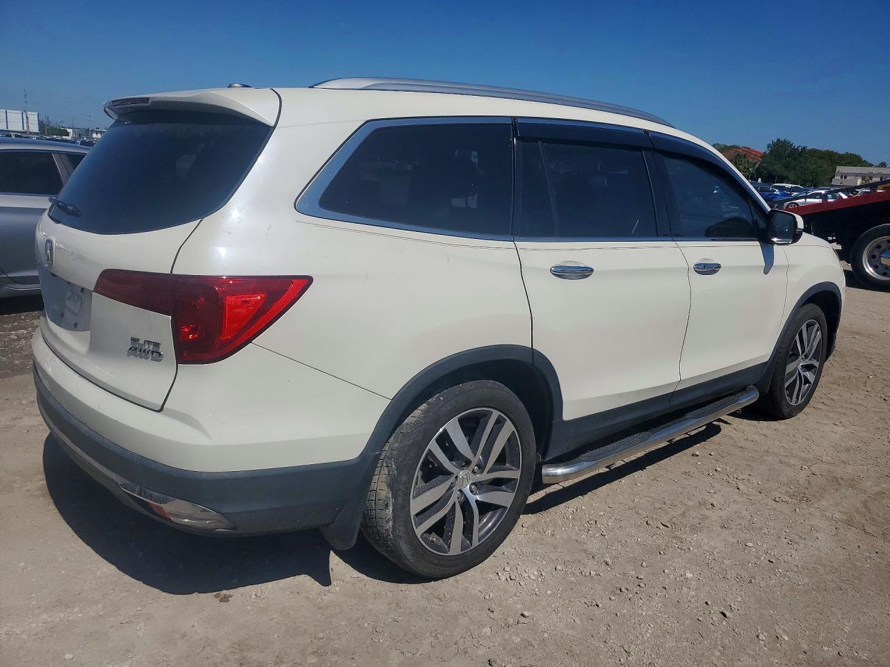 2017 Honda Pilot Elite - Фото 3