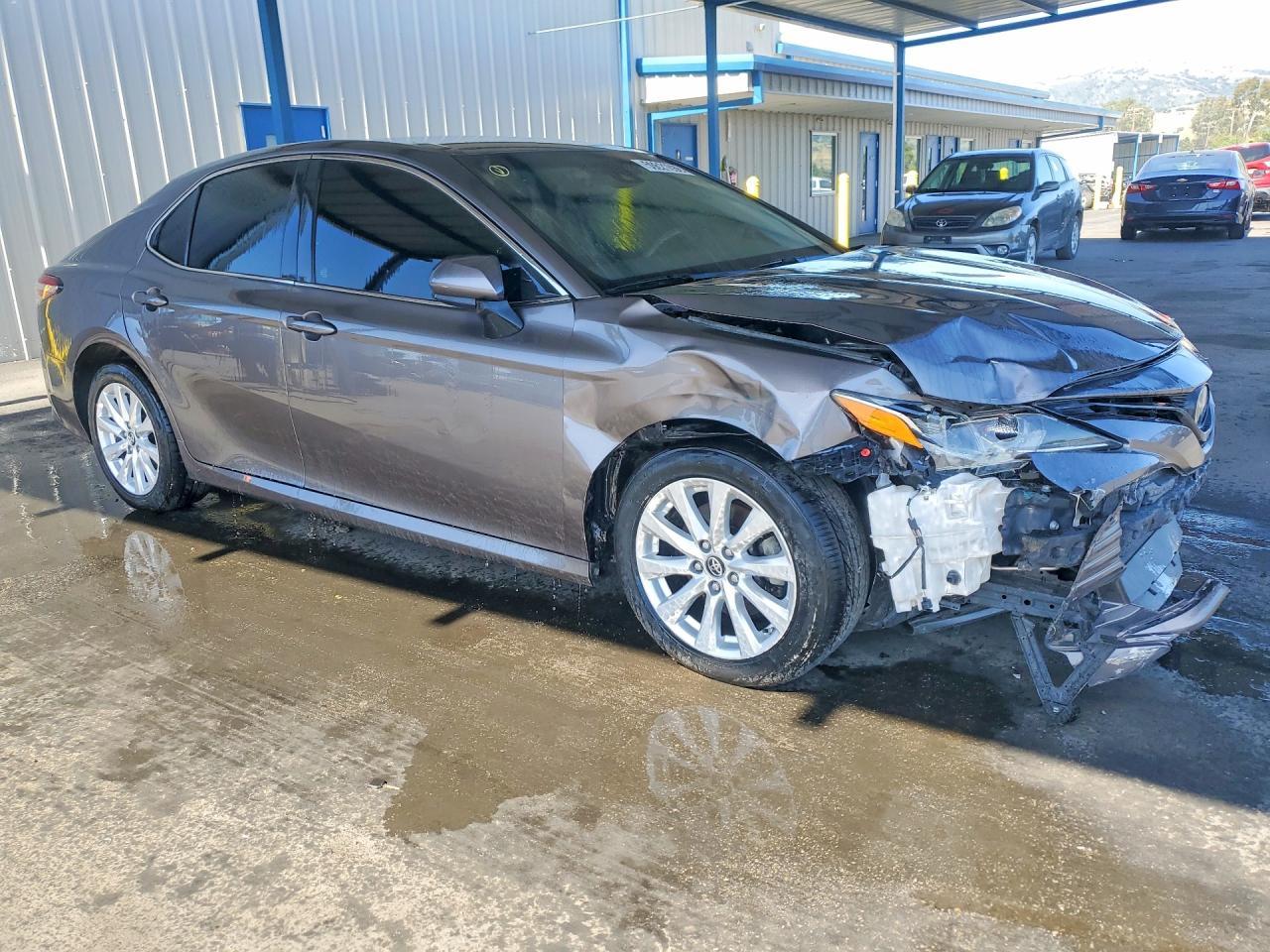 2018 Toyota Camry Le - Фото 4