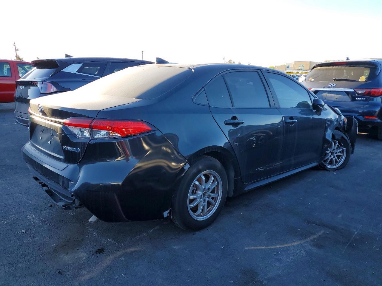2021 Toyota Corolla Le - Image 3