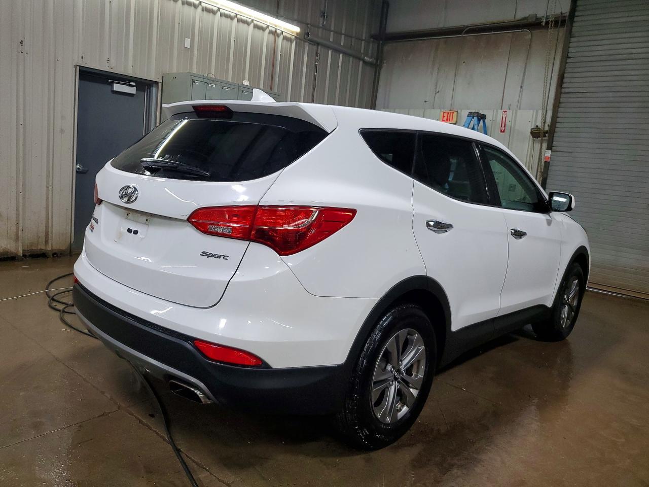 2016 Hyundai Santa Fe Sport 2.4L - Image 3