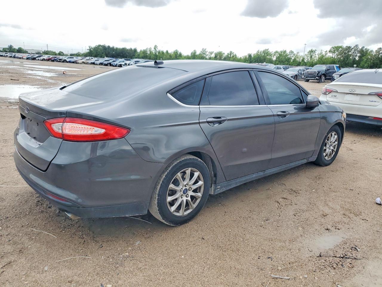 2015 Ford Fusion S - Фото 3