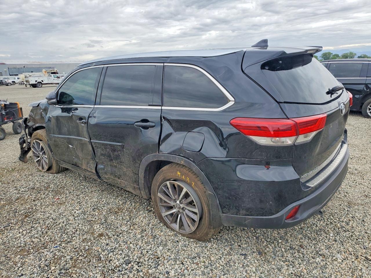 2018 Toyota Highlander Xle - Фото 2
