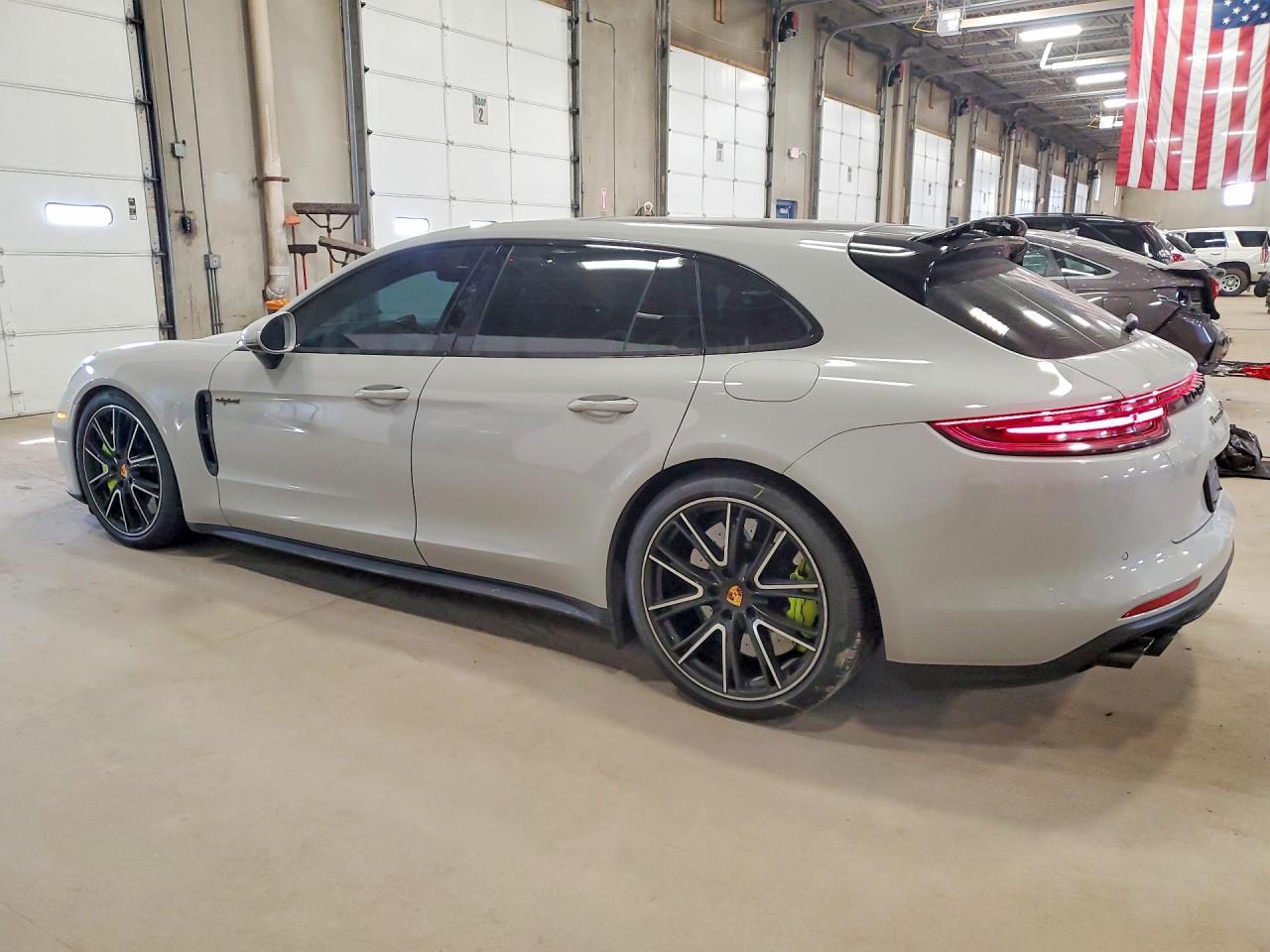 2018 Porsche Panamera Turbo S E-Hybrid Sport Turismo - Фото 2