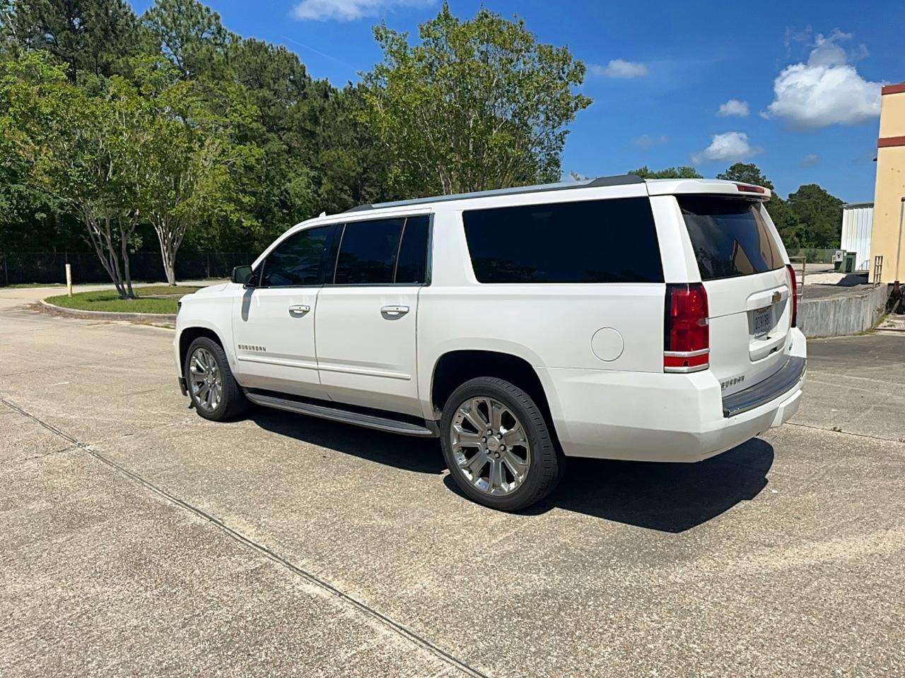 2017 Chevrolet Suburban C1500 Premier - Фото 3