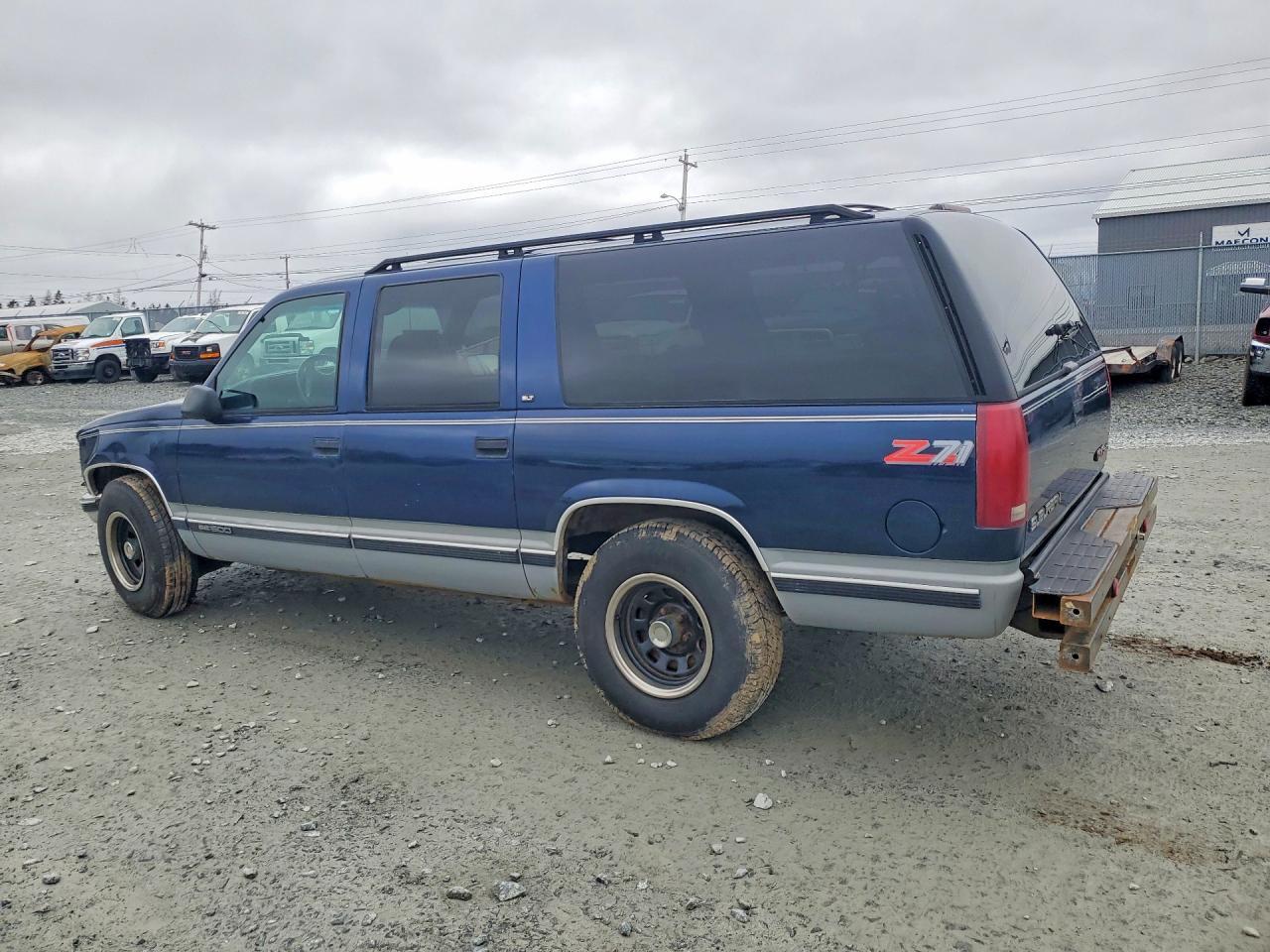 1997 GMC Suburban K1500 - Image 2