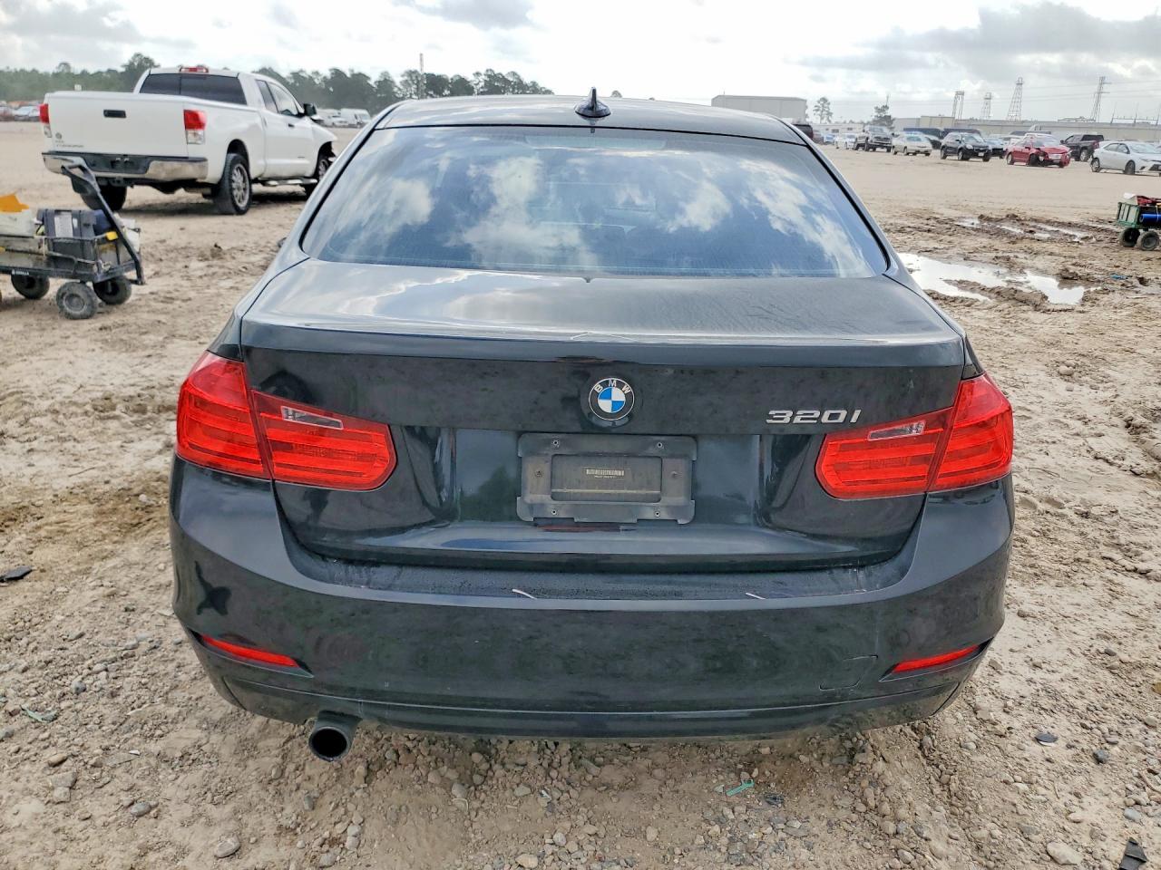 2014 BMW 320 - Image 6