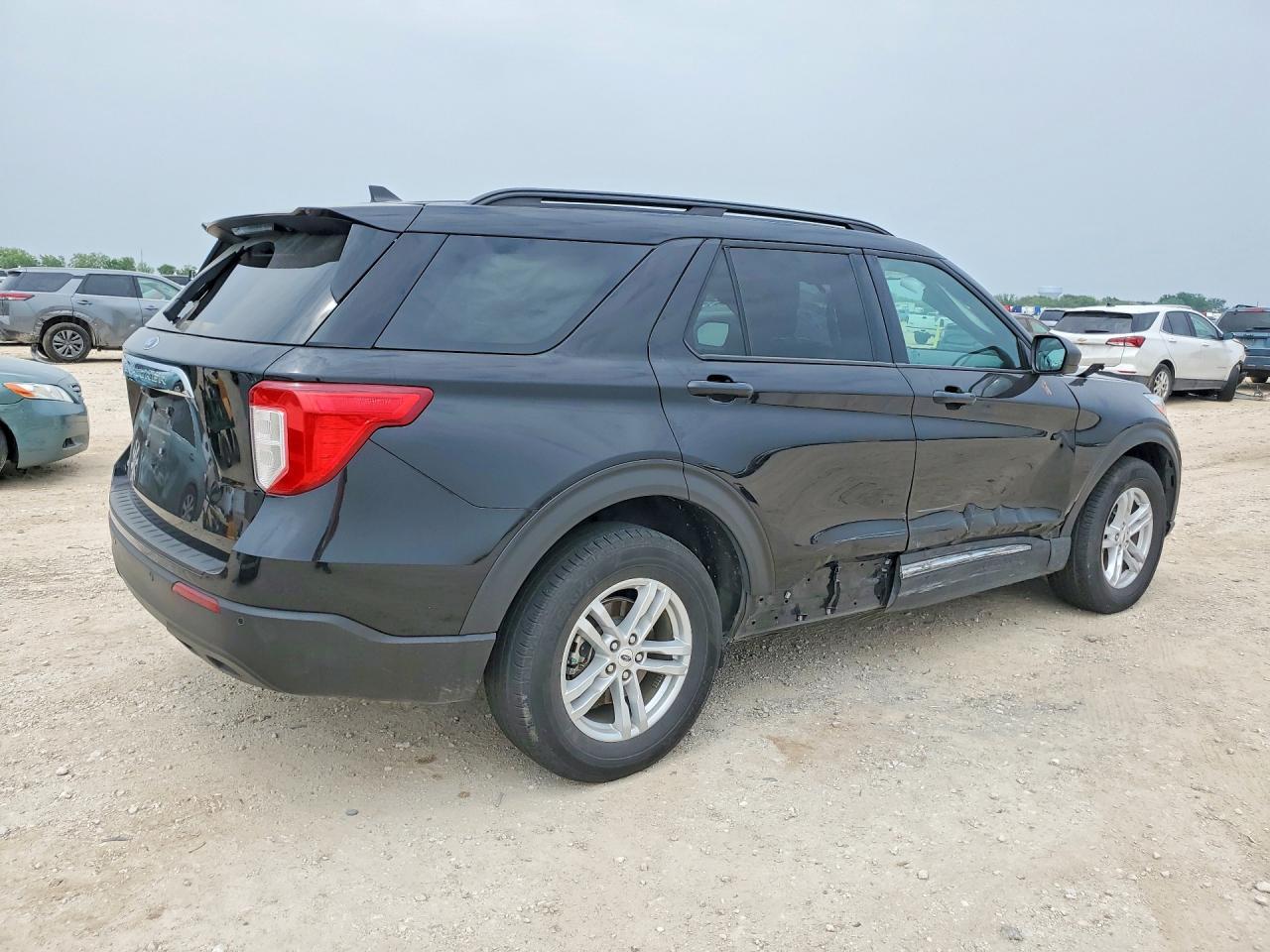2024 Ford Explorer Xlt - Image 3
