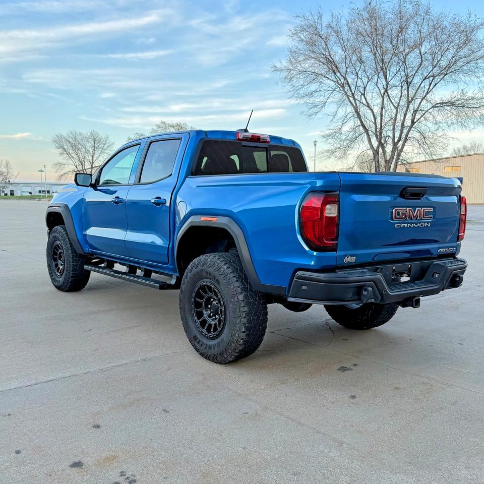 2024 GMC Canyon At4X - Фото 3