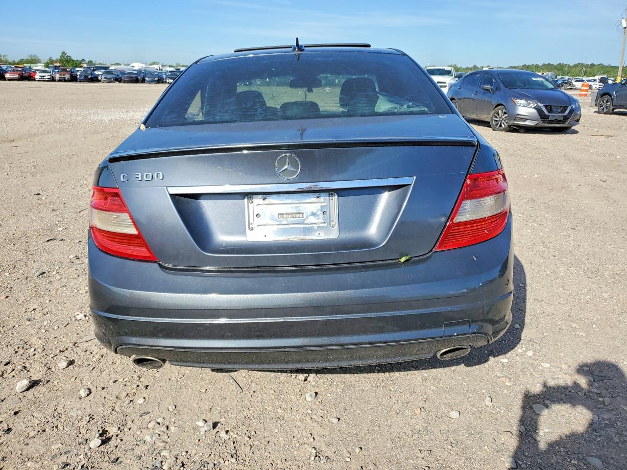 2010 Mercedes-Benz C 300 - Фото 6