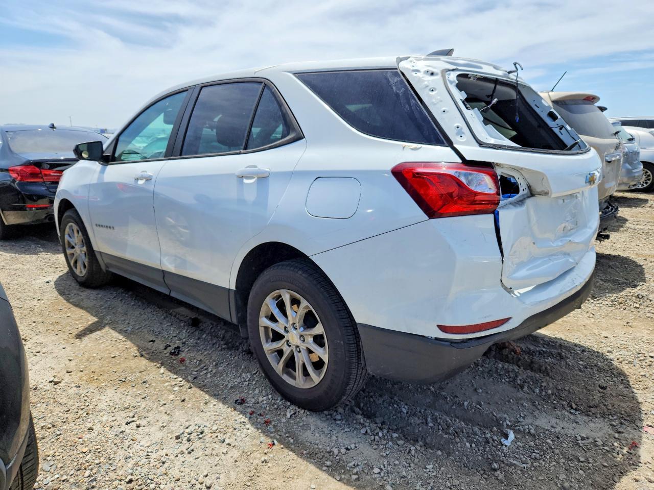 2020 Chevrolet Equinox Ls - Фото 2