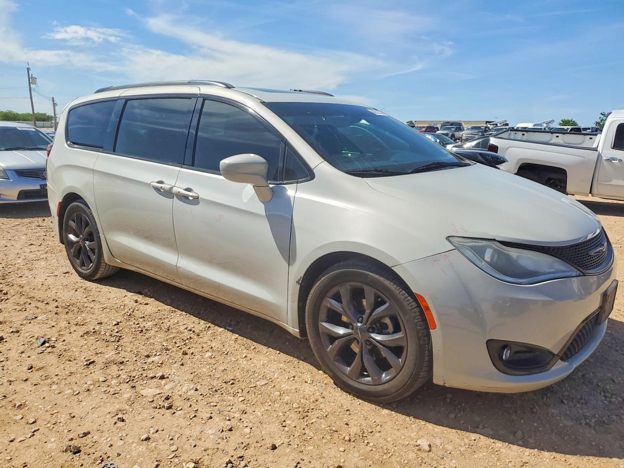 2020 Chrysler Pacifica Touring - Фото 4