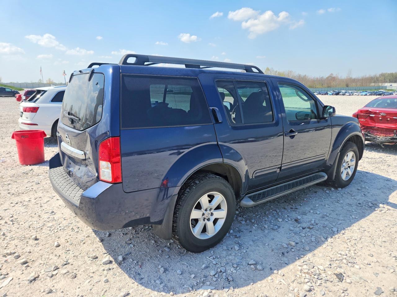 2012 Nissan Pathfinder S - Image 3