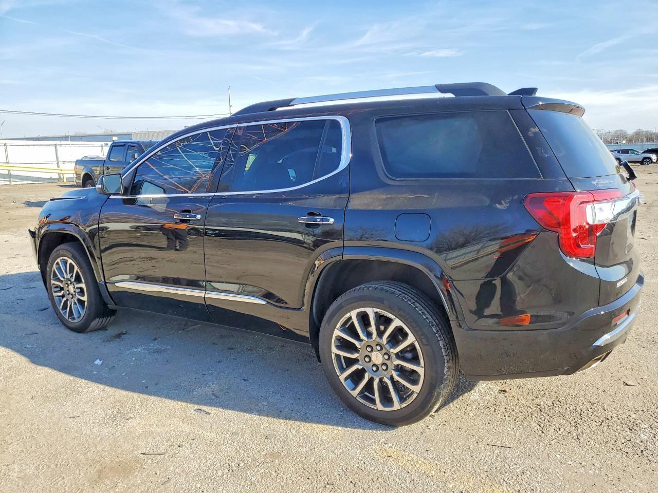 2022 GMC Acadia Denali - Image 2