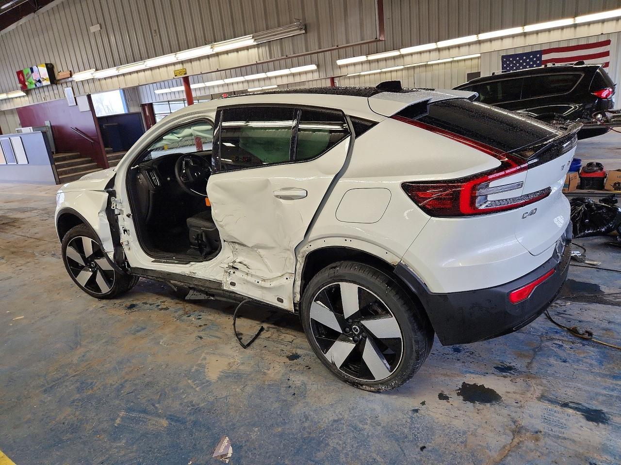 2023 Volvo C40 Recharge Ultimate - Image 2