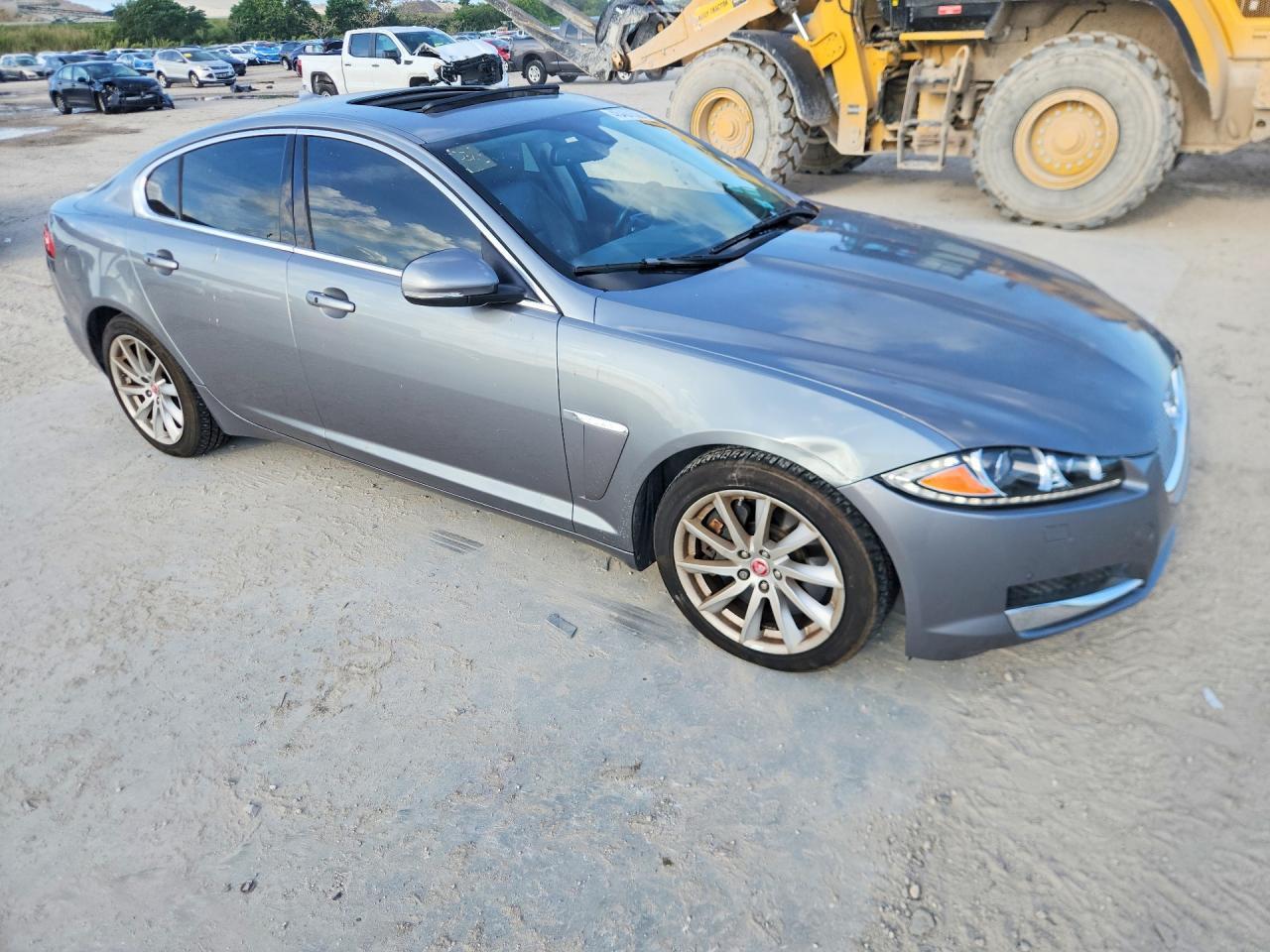 2015 Jaguar Xf 2.0T Premium - Image 4