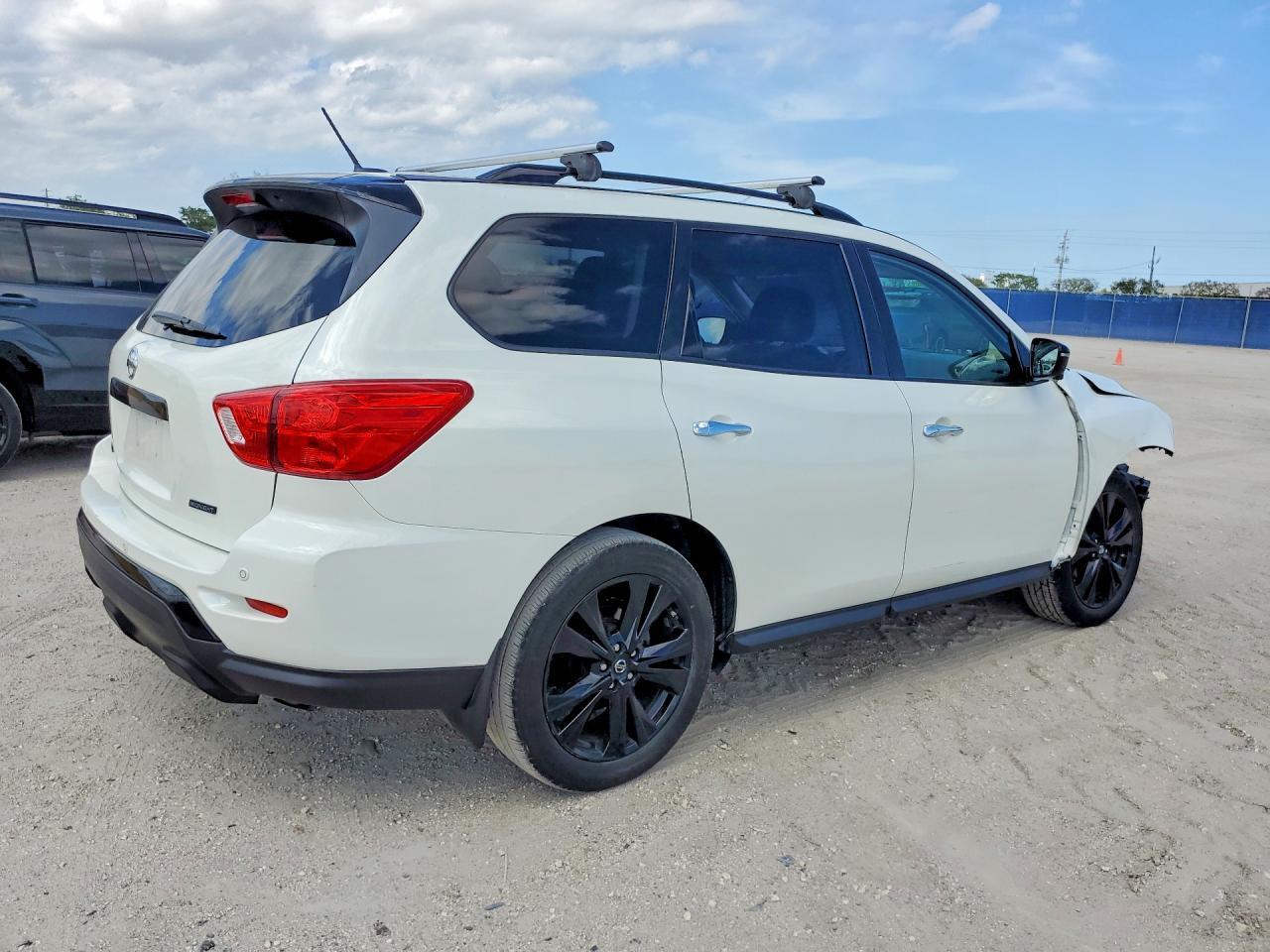 2018 Nissan Pathfinder Sl - Фото 3