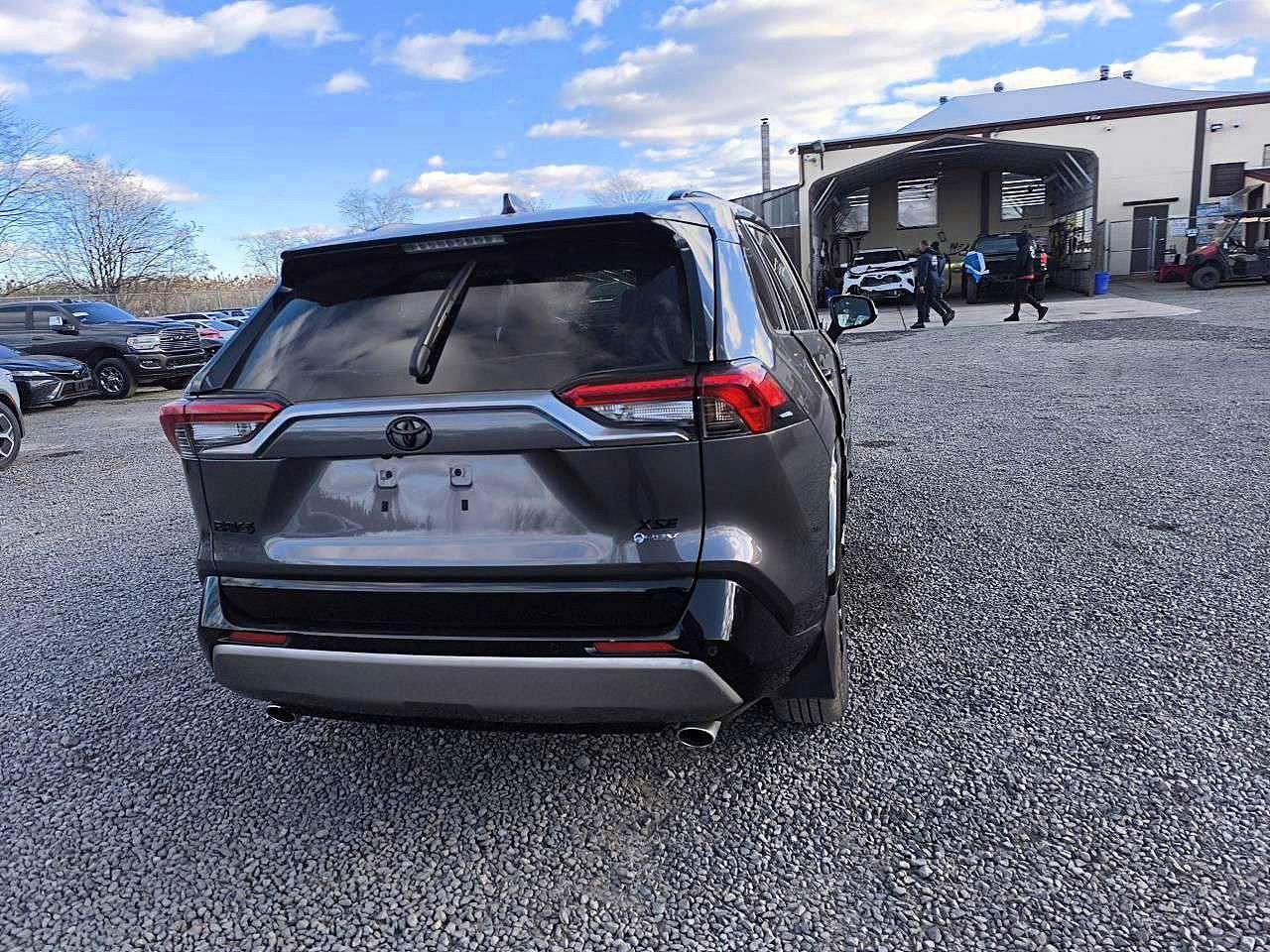 2025 Toyota Rav4 Xse - Image 5