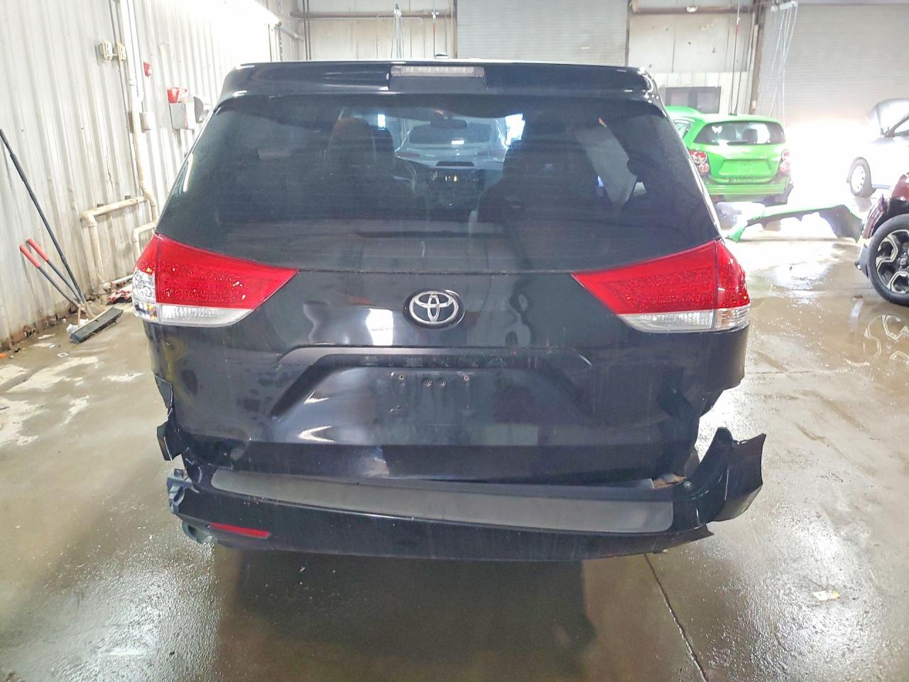 2013 Toyota Sienna L 7-Passenger - Image 6