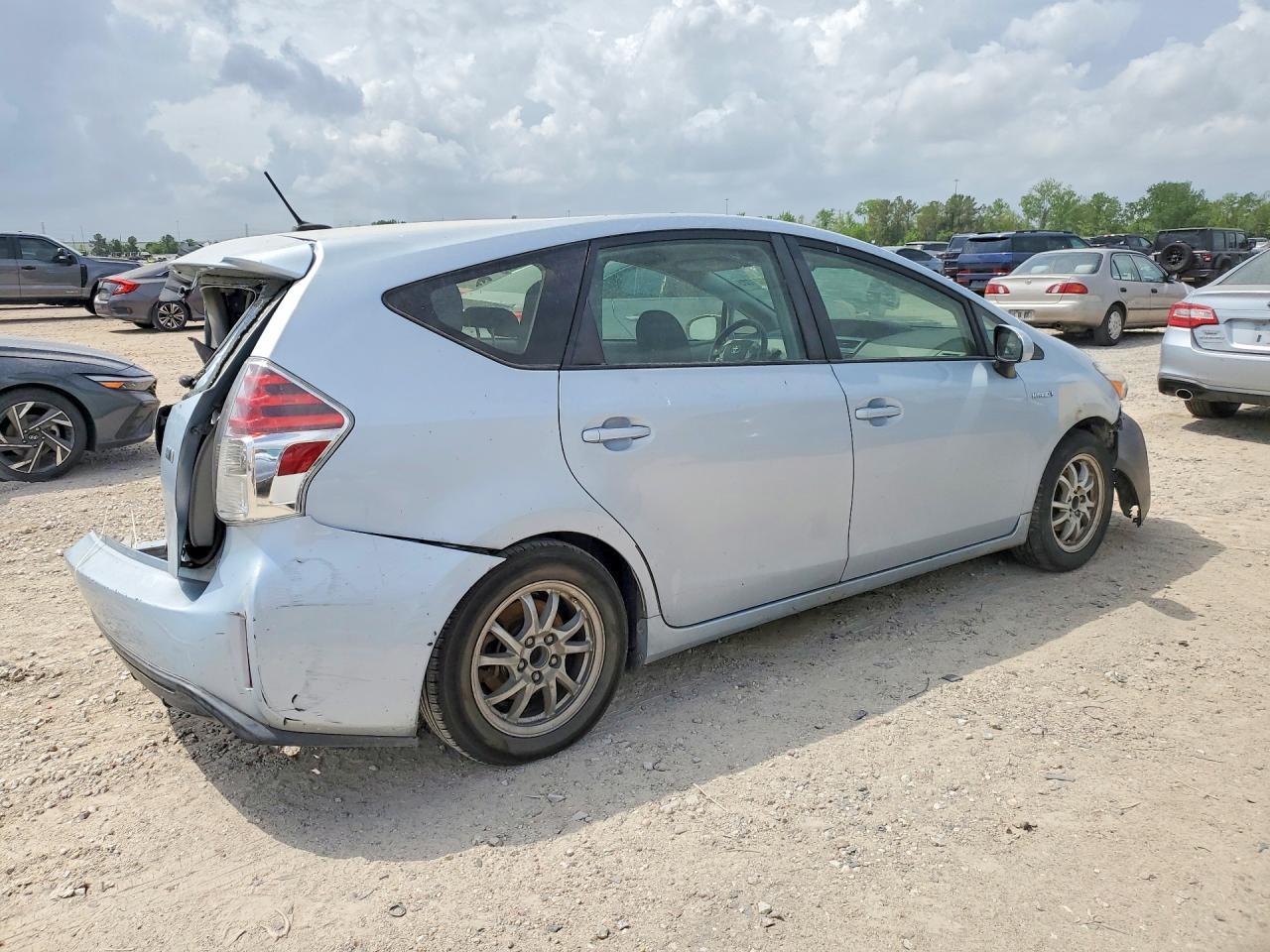 2016 Toyota Prius V Three - Image 3