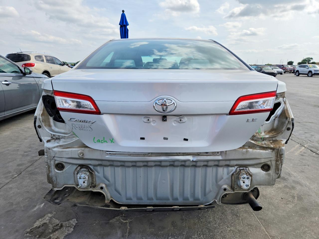 2013 Toyota Camry Le - Фото 6