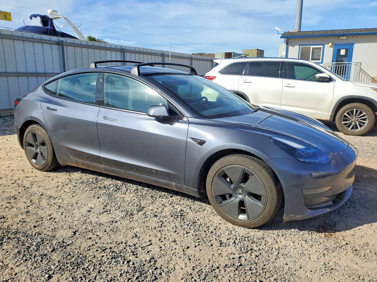 2023 Tesla Model 3 - Фото 4