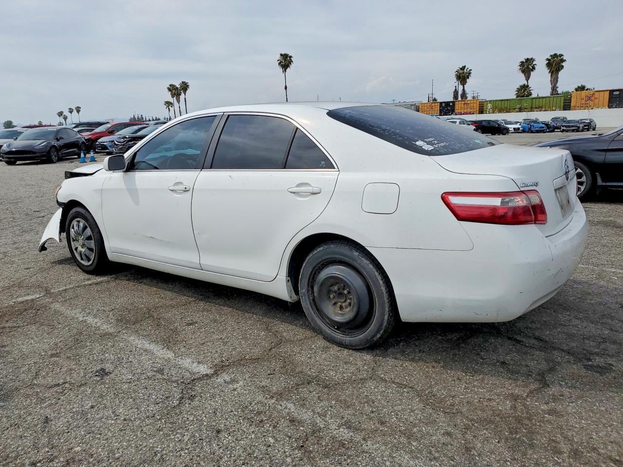 2009 Toyota Camry Le - Фото 2