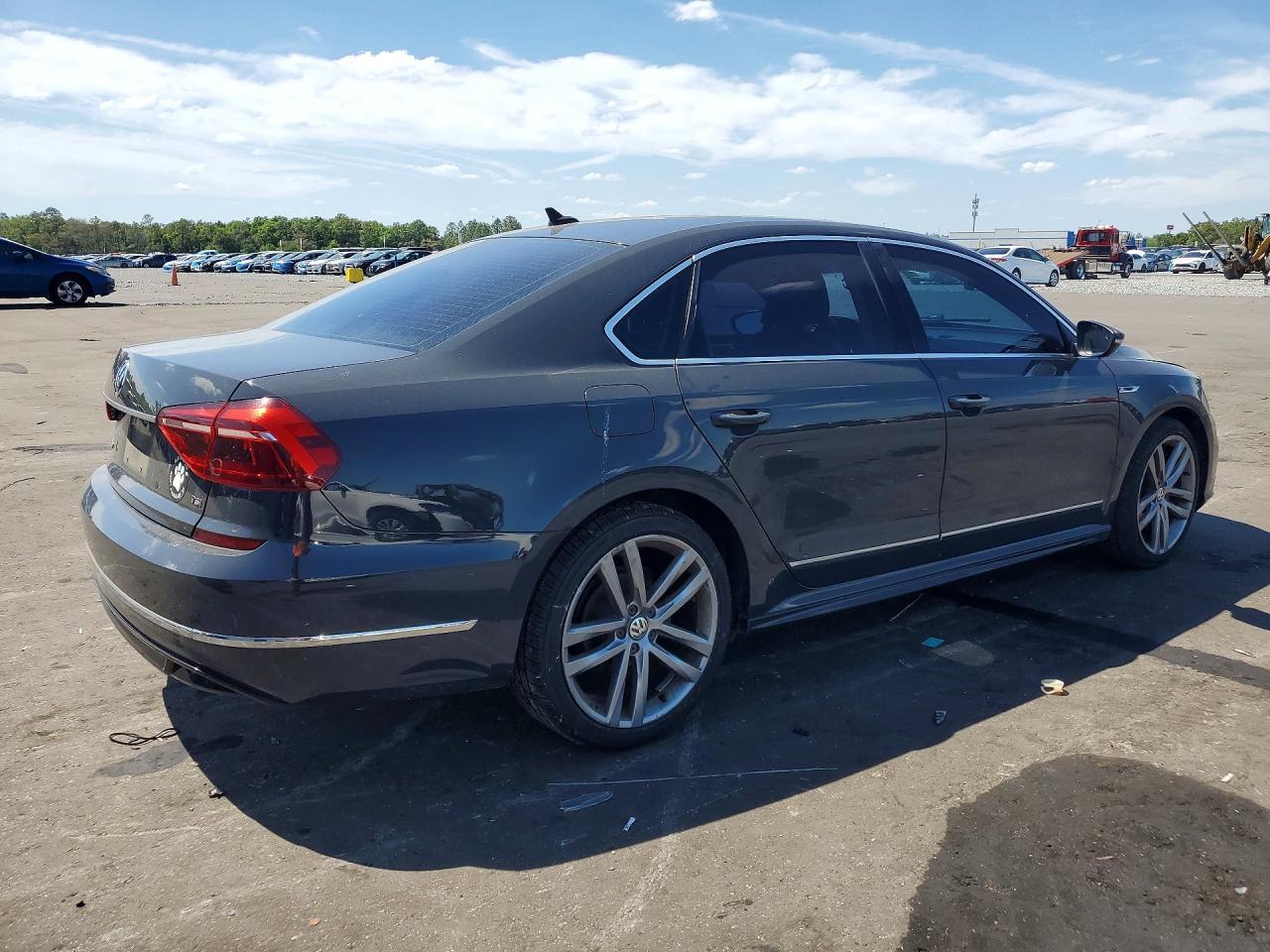 2017 Volkswagen Passat R-Line - Фото 3