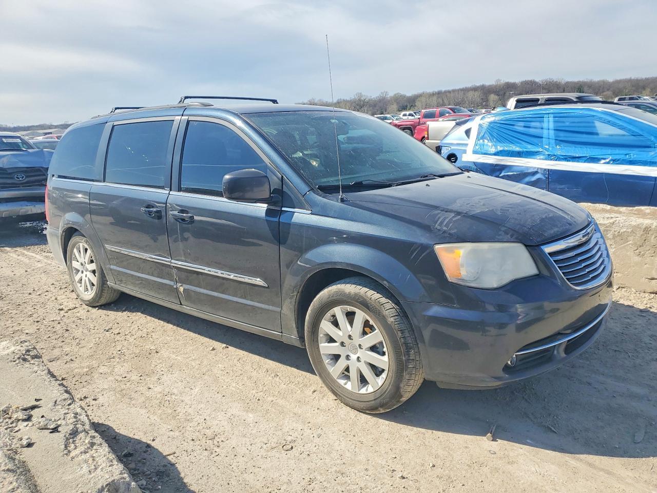 2013 Chrysler Town & Country Touring - Фото 4