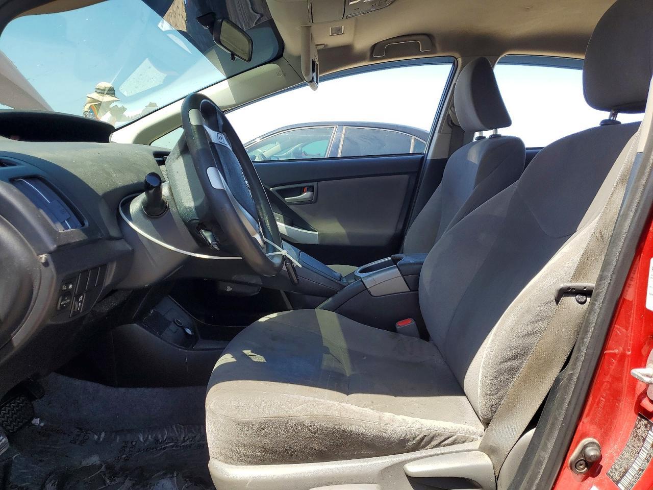 2014 Toyota Prius Two - Фото 7