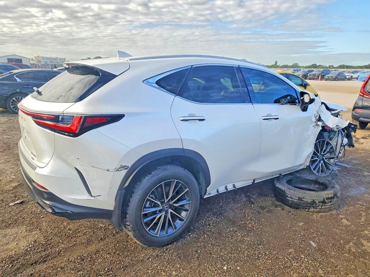 2025 Lexus Nx 350 Premium - Image 3