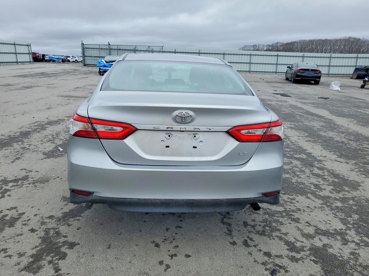 2018 Toyota Camry Le - Фото 6