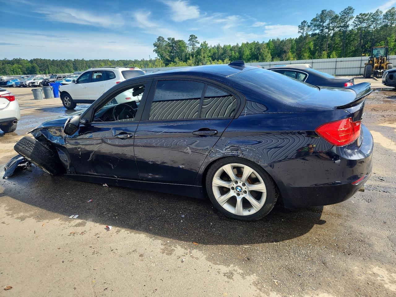 2014 BMW 335 Xi - Фото 2