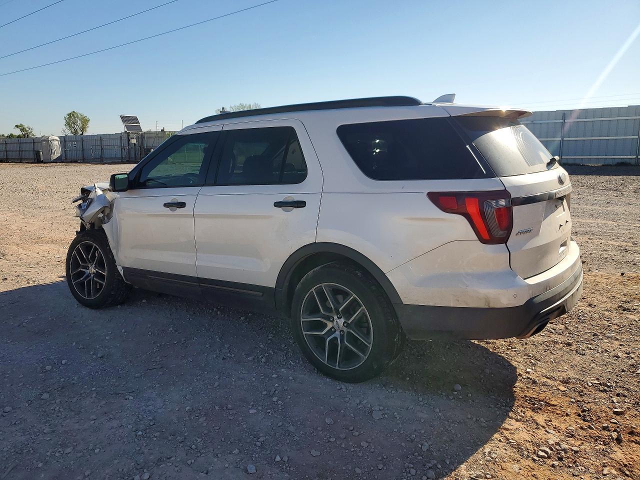 2016 Ford Explorer - Фото 2